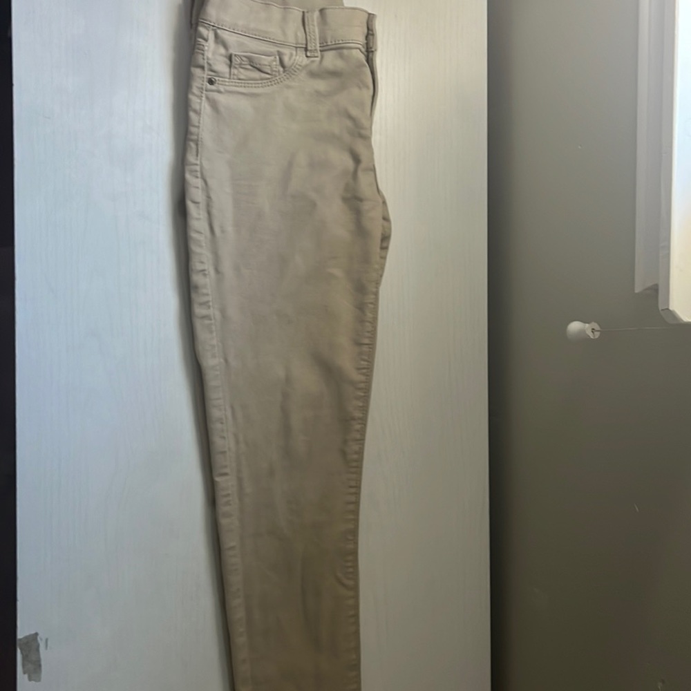 Uniform khaki Jeggings, girls, skinny, used, can be machine washed.